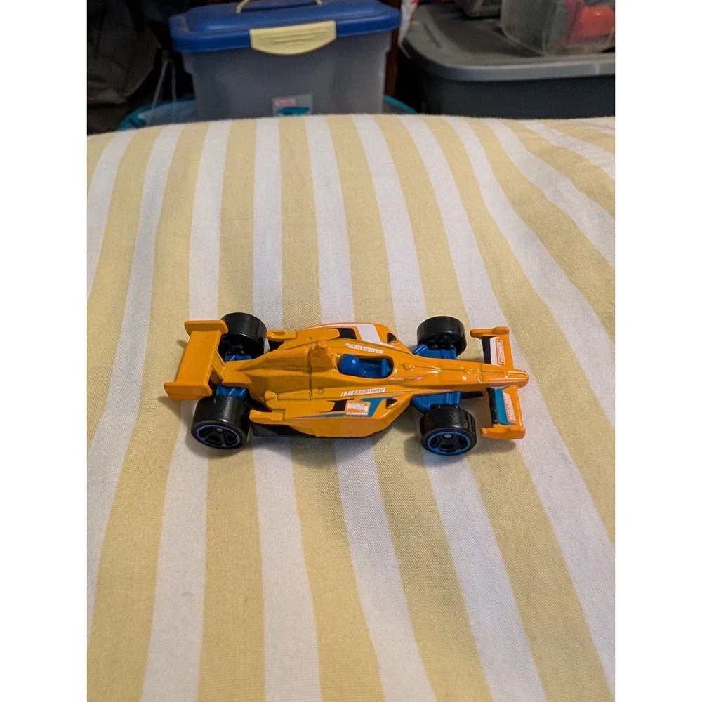 Hot Wheels 2011 Orange Indy Car V5330 Rare Design Diecast 1:64 Scale